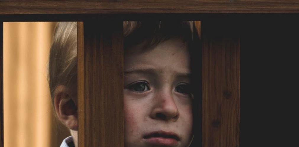 ¿Cómo abordar la excesiva tristeza en la infancia?